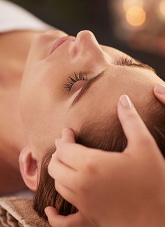 100% Professional massage - masseuse in Al Manama Photo 18 of 23
