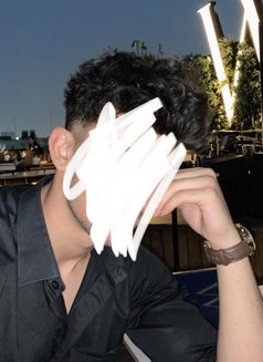 18 Year Old Devon - Male escort in Colombo Photo 1 of 4