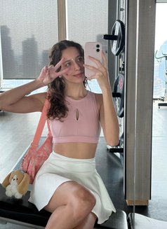 18y • first time offering companionship - Acompañante in Bangkok Photo 1 of 7