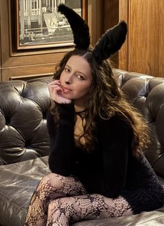 18y • first time offering companionship - companion in Bangkok Photo 1 of 4