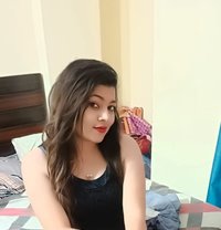 🟢 +19 Disha - Transsexual escort in Noida