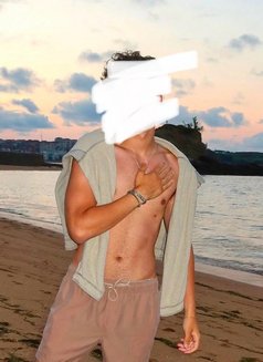 19 years old boy Dushen - Acompañantes masculino in Colombo Photo 6 of 9