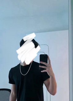 19 years old boy Dushen - Acompañantes masculino in Colombo Photo 7 of 9