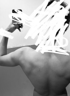 19 years old boy Dushen - Acompañantes masculino in Colombo Photo 11 of 11
