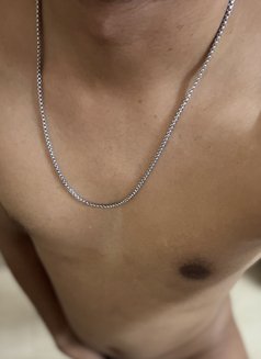 19yo Young Athrav for Couples - Acompañantes masculino in New Delhi Photo 1 of 2