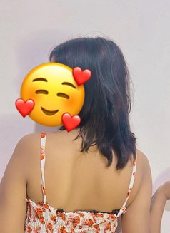 20 Year Old Nishita - puta in New Delhi Photo 2 of 13