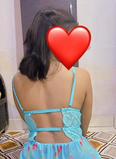 20 Year Old Nishita - puta in New Delhi Photo 3 of 13
