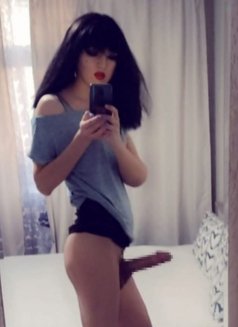 20sm vers from Uzbekistan - Transsexual escort in London Photo 2 of 6