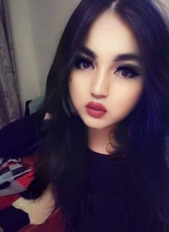 20sm vers from Uzbekistan - Transsexual escort in London Photo 4 of 6