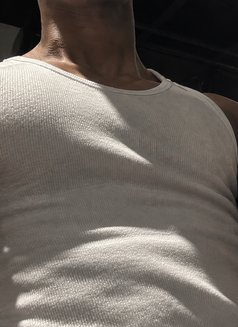 21ck - Male adult performer in Al Manama Photo 1 of 1