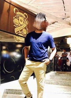 BEST PUSSY LICKER MAX FUN 25y,7inch. - Male escort in Colombo Photo 2 of 6
