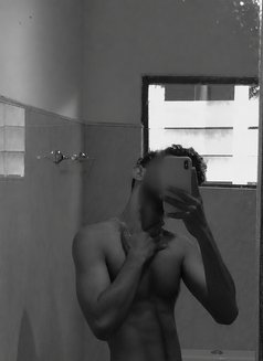 27 Years Cute Face Bull for Couples - Male escort in Colombo Photo 1 of 2