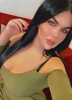 3asoula - Transsexual escort in Beirut Photo 6 of 13