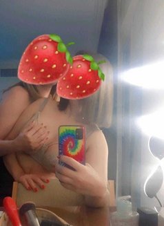 3some Group Incall Outcall - puta in Muscat Photo 8 of 8