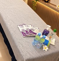 Sexy therapist with Massage table - escort in Riyadh