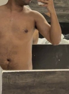 5’5 of Pure Intimacy - Male companion in Dubai Photo 1 of 1