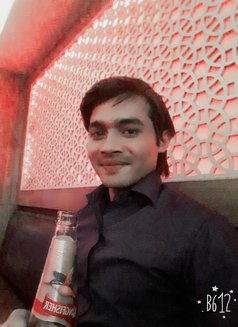 5 H4 H84 J - Male escort in New Delhi Photo 1 of 2