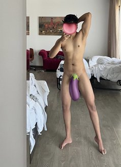 PREMIUM 6’3ft tall HUNK - Male escort in Gurgaon Photo 1 of 4