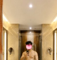 Tall MASSAGER & SEX THERAPIST ! - Male escort in New Delhi
