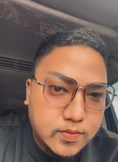 6 Footer Moreno - Acompañantes masculino in Manila Photo 9 of 11