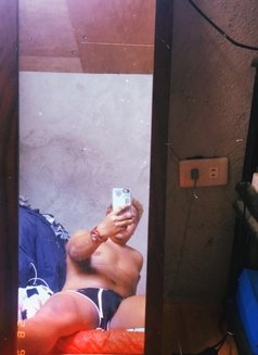 6 Footer Moreno - Acompañantes masculino in Manila Photo 6 of 9