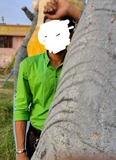 7. 5inch Low Budget Male Escort - Male escort in Kolkata Photo 3 of 4