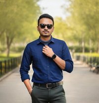 Licking and squirting with Mr. Akash - masseur in Kolkata