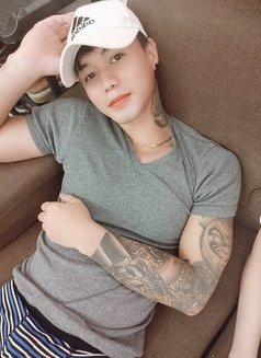 8 Inches Cock Masculine - Male escort in Manila Photo 4 of 7
