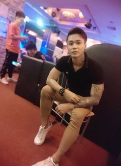 8 Inches Cock Masculine - Male escort in Manila Photo 5 of 7