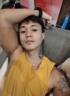 8 Inches Cock Masculine - Male escort in Manila Photo 7 of 7