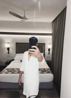 8in muscled guy complexion white - Male escort in Hyderabad Photo 2 of 3