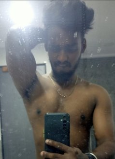 9 Inch Bull - Male escort in Mumbai Photo 1 of 6