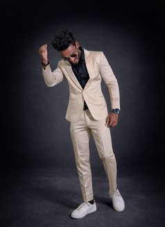 9 Inch Bull - Male escort in Mumbai Photo 2 of 6