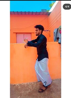 9 Inch Bull - Male escort in Mumbai Photo 3 of 6