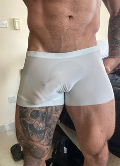 9 Inches Big Cock 22cm Bbc - Male escort in Dubai Photo 1 of 2