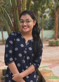 9599 Cal 552 O35 Delhi Call Girls Escort - puta in New Delhi Photo 2 of 2