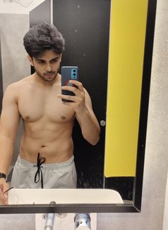 A at Your Service - Acompañantes masculino in Mumbai Photo 5 of 5