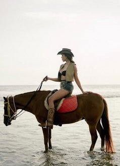 A Beauty Queen With 8 inch COCK - Acompañantes transexual in Bali Photo 30 of 30