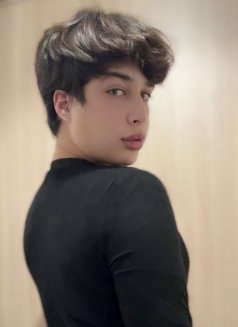🩵🤍🩵 “A cute, soft, young Lebanese guy - Acompañantes transexual in Dubai Photo 4 of 12
