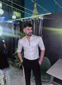 Rohan - Male escort in New Delhi Photo 1 of 4