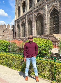 A K - Acompañantes masculino in Hyderabad Photo 1 of 2