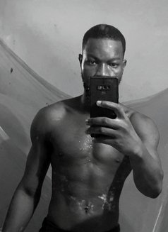 À La Recherche D'une Femme Enceinte - Acompañantes masculino in Cotonou Photo 2 of 2