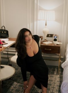 AMIRA | Kensington 🇬🇧, Latina-Khaleeji - escort in London Photo 15 of 23