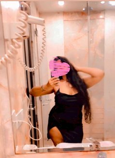 Idara (real meet and cam sessions) - puta in Mumbai Photo 1 of 4