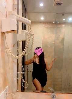 Idara (real meet and cam sessions) - puta in Mumbai Photo 3 of 4
