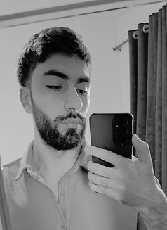 Only for women - Male escort in Beirut Photo 3 of 4