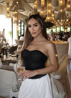 A R C I in BUSINESS BAY - Transsexual escort agency in Dubai Photo 19 of 23
