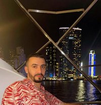 A slave - Acompañantes transexual in Dubai