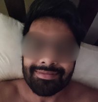 A Suitable Person - Acompañante masculino in Bangalore