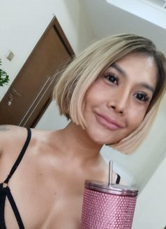 Candy - masseuse in Al Manama Photo 3 of 5